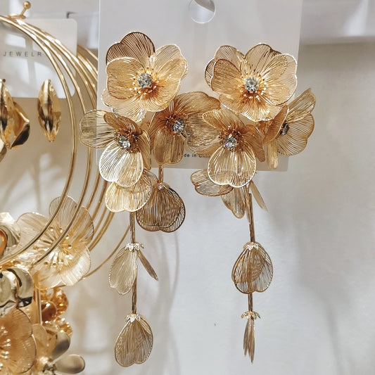 Classic Metal Exaggerated Leaves Flower Tassel Earrings