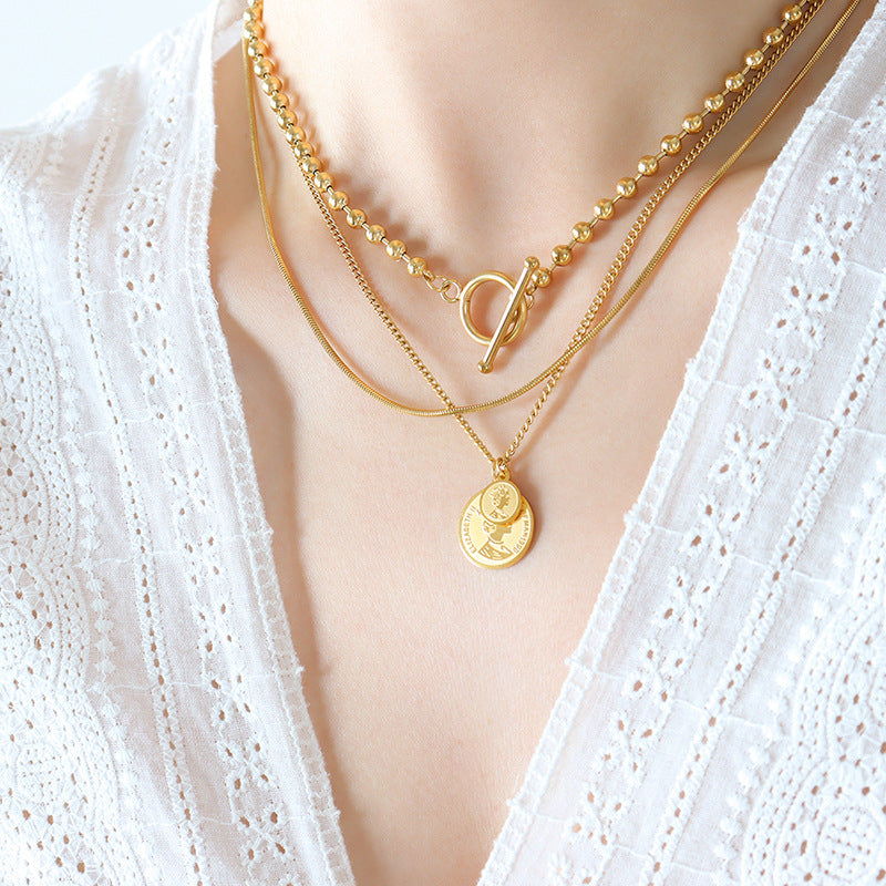 Trendy Double Round Queen Portrait Buckle Twin Female Necklace