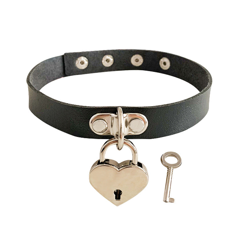 Exaggerated Peach Heart With Key Clavicle Chain Collar