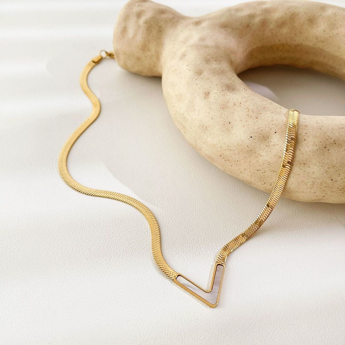 Women's Steel V-shaped Light Luxury High-grade Flat Snake Collar