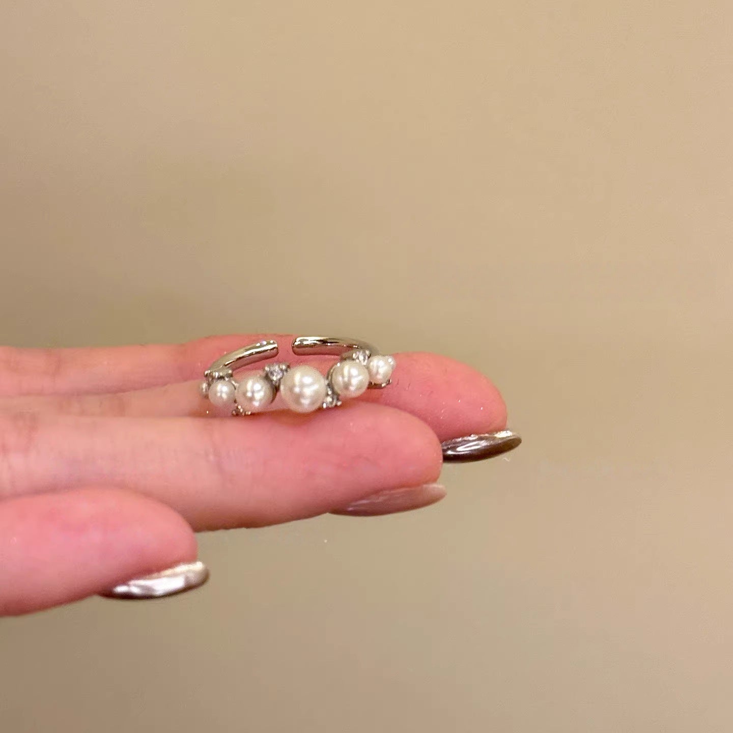 Women's French Baroque Open-end Pearl Design Twin Index Finger Light Ring
