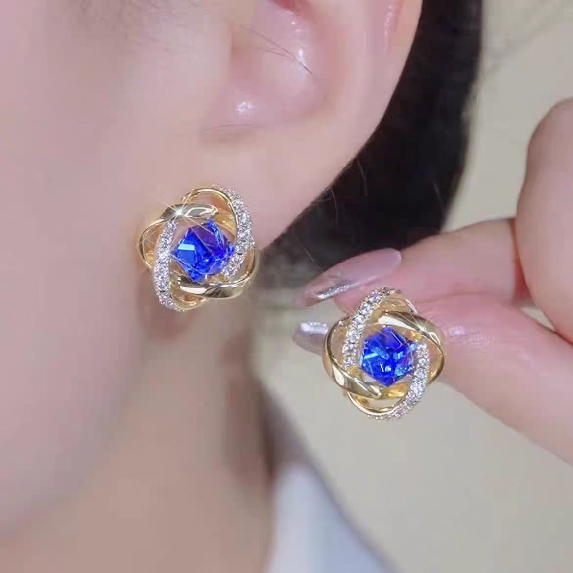 Women's Luxury High-grade Winding Full Diamond Blue Ear Fashion To Make Earrings