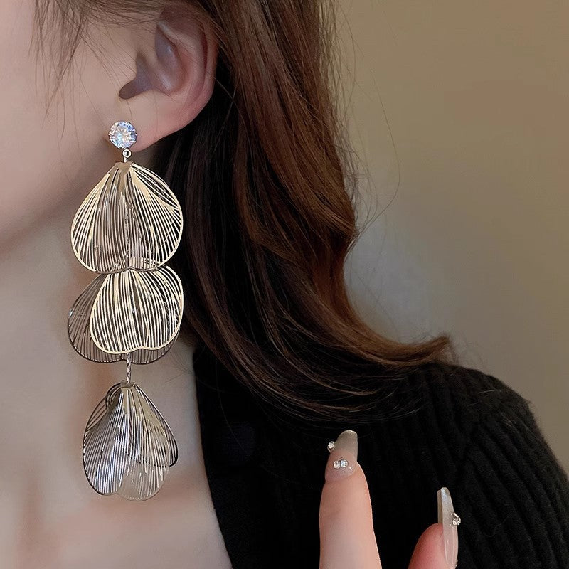 Women's Simple Beautiful Flowers For Design High-grade Gas Tassel Earrings