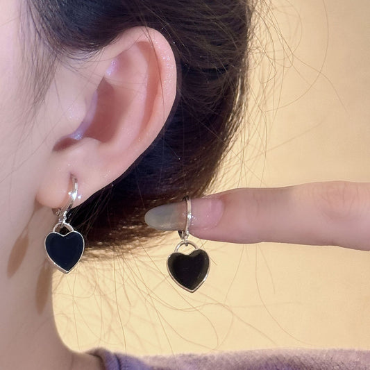 Women's High-grade Love Black Small Ear Clip Simple Wild Stud Earrings