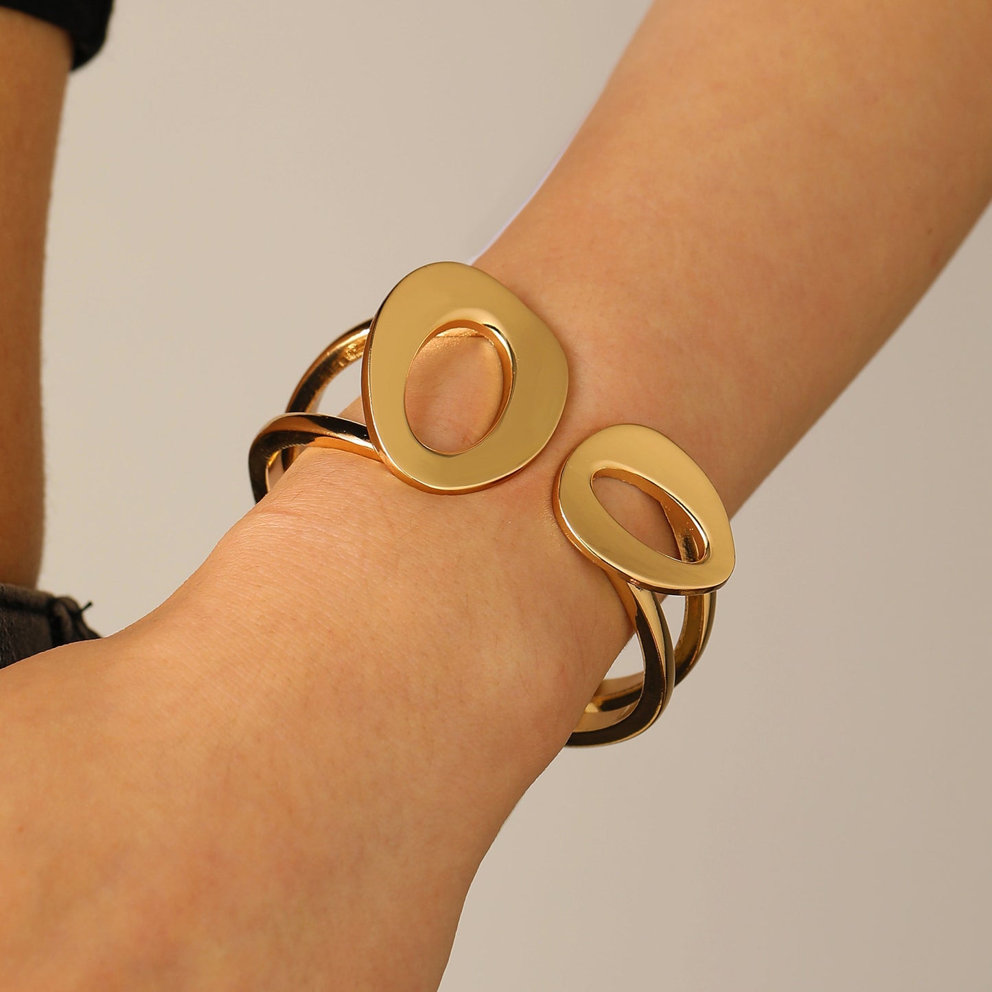 Exaggerated Irregular Glossy Design Sense Geometric Bracelets