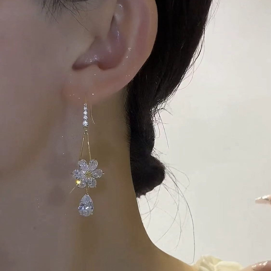 Women's Flower Tassel Drop Shape Eardrops Ear Not Picking Skin Trendy Earrings