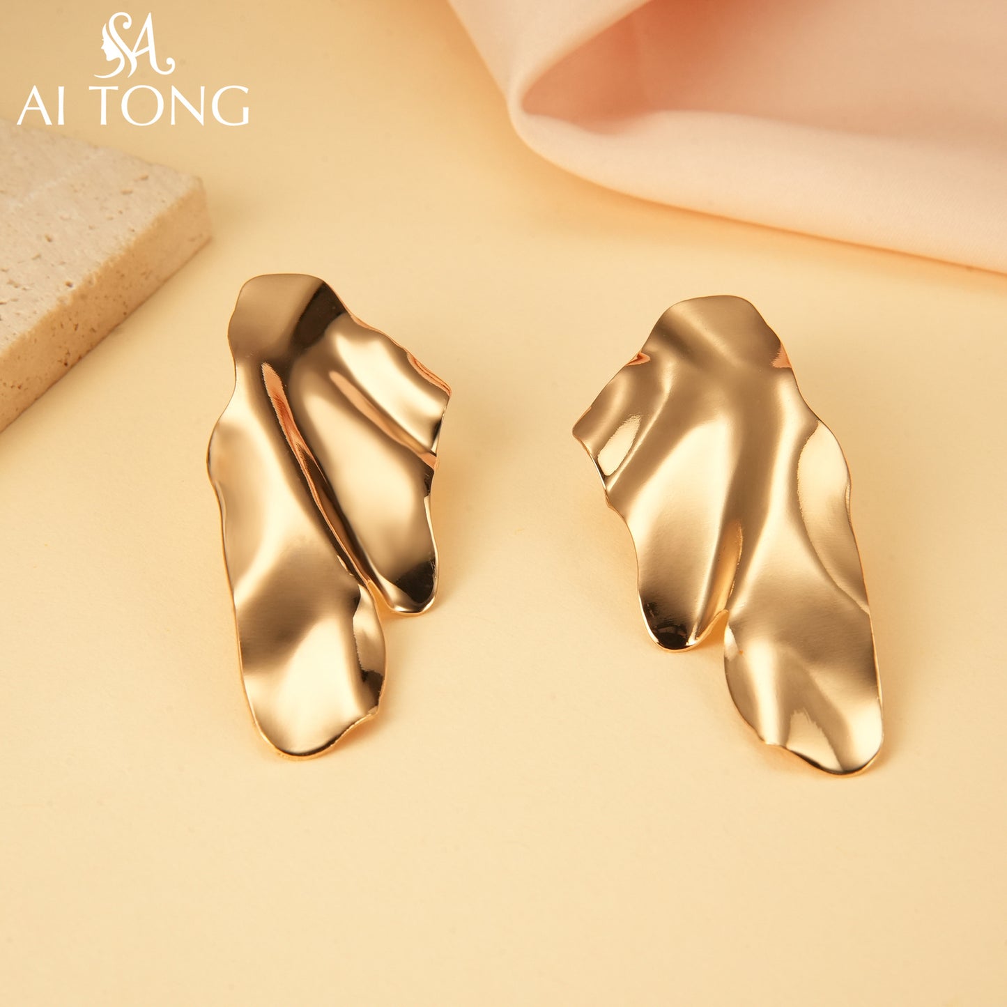 Decoration Design Pleated Light Luxury High-grade Ear Earrings
