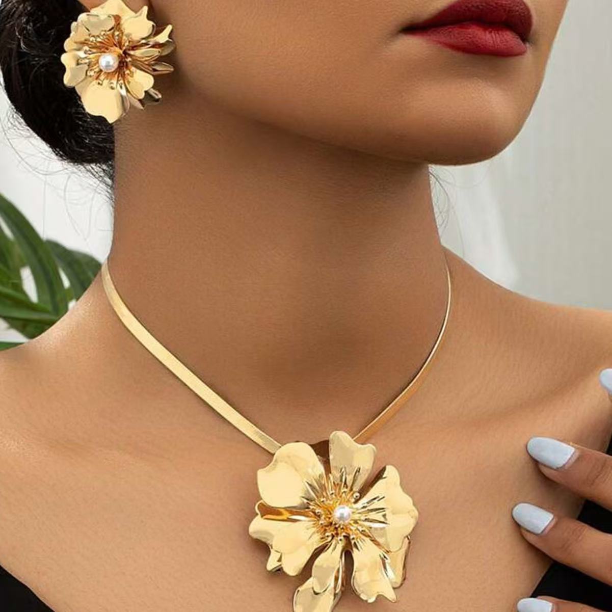 Fashion High Sense Flower Inlaid Pearl Jewelry Set