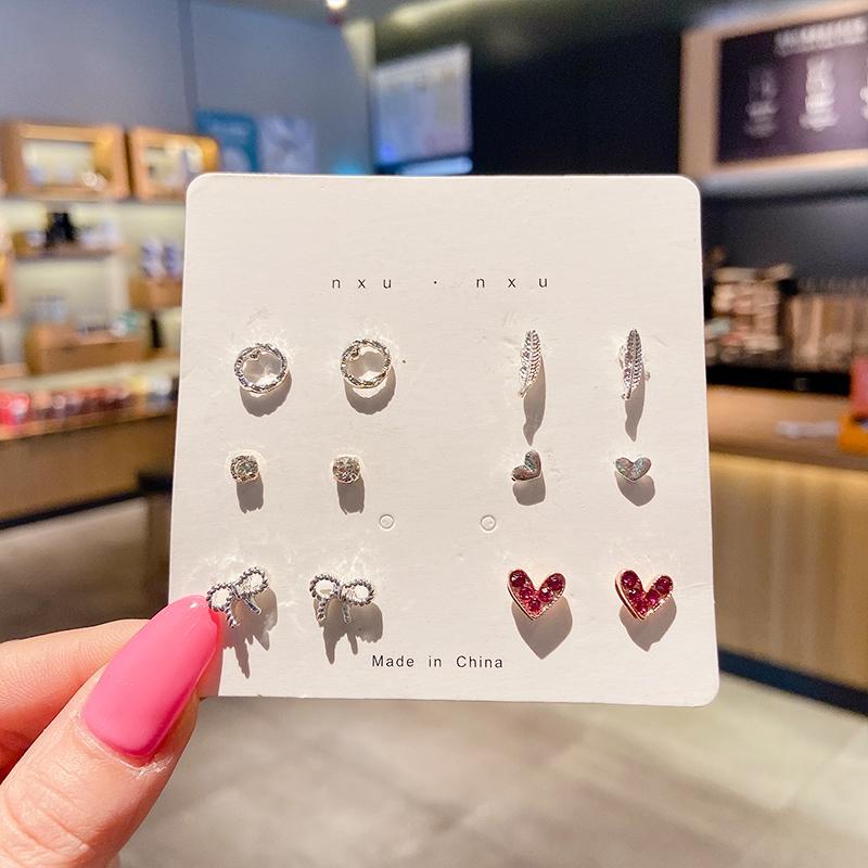 Light Luxury High-grade Female Fashion Retro Stud Earrings
