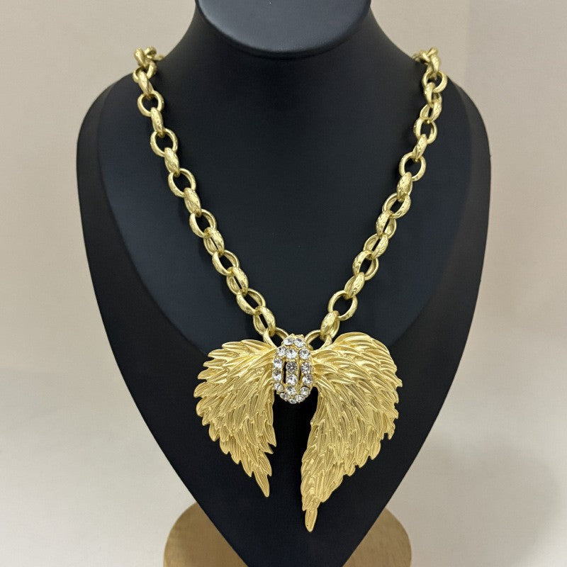 Retro Diamonds Angel Wings Textured Fashionable Temperament High-grade Clavicle Collar