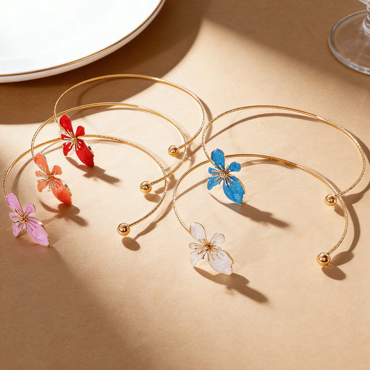 Women's Fashionable Retro Flower Light Luxury Design Drop Color Necklaces