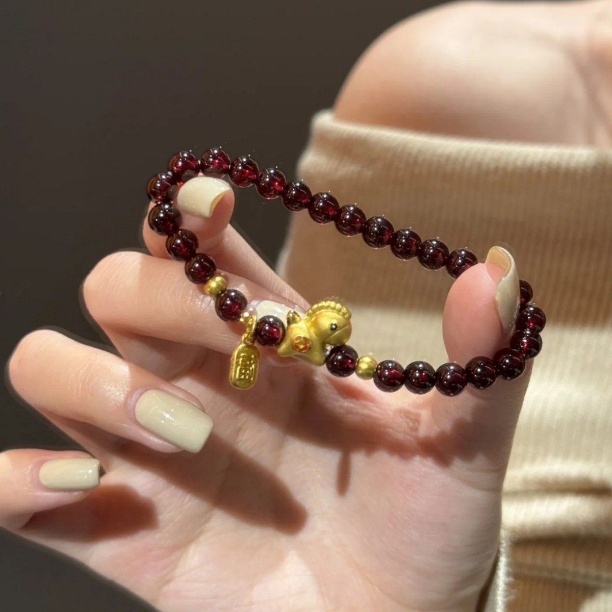 Women's Pomegranate Red Pony Exquisite Versatile Life Gift Bracelets
