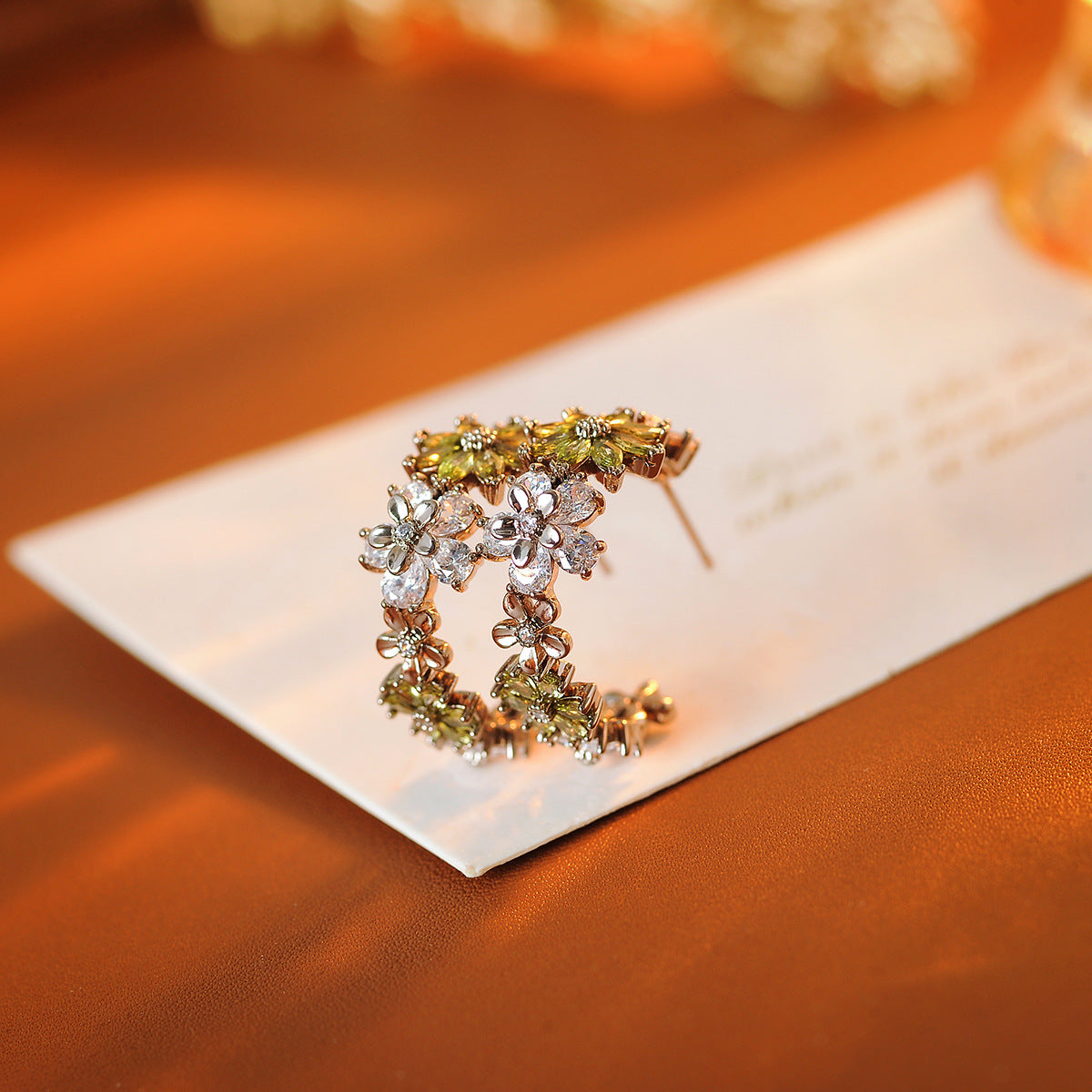 Women's Shiny Diamond Flowers High-grade Ear Summer Stud Earrings