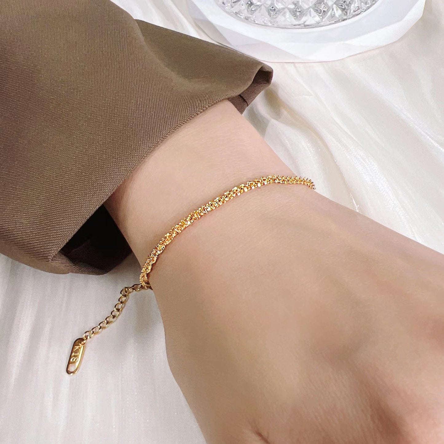 Female Sky Light Luxury Temperament High-grade Gold Bracelet