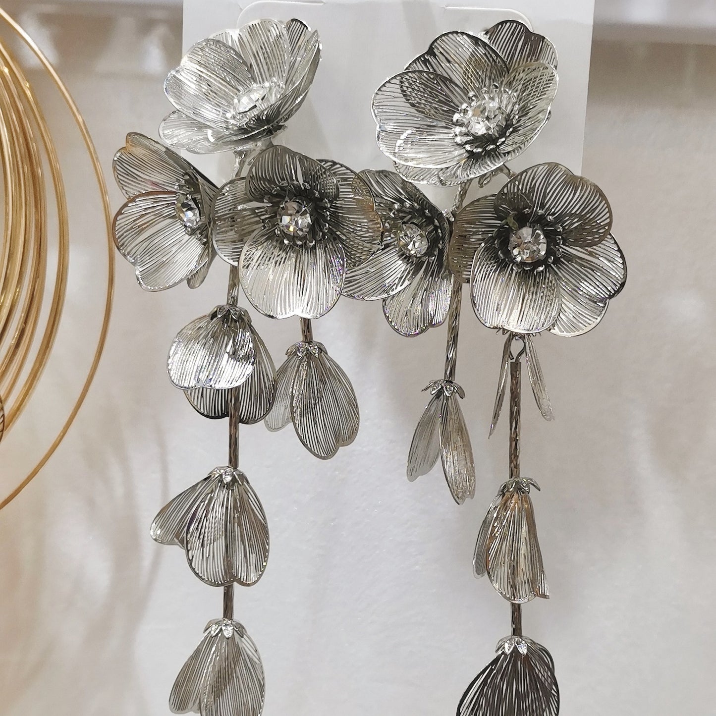 Classic Metal Exaggerated Leaves Flower Tassel Earrings