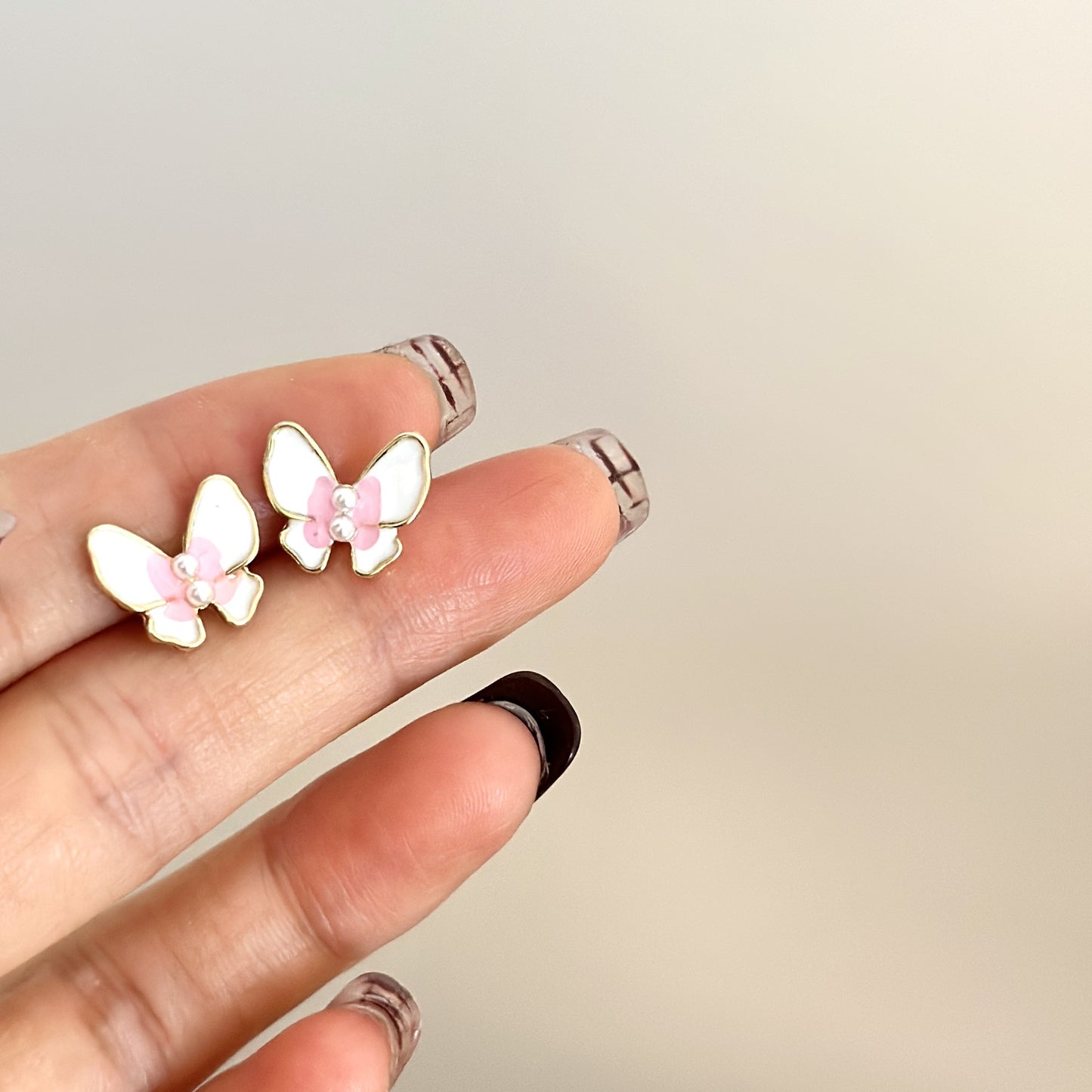 Cute Compact Butterfly Female Fashion Drop Oil Design Pearl Ear Earrings