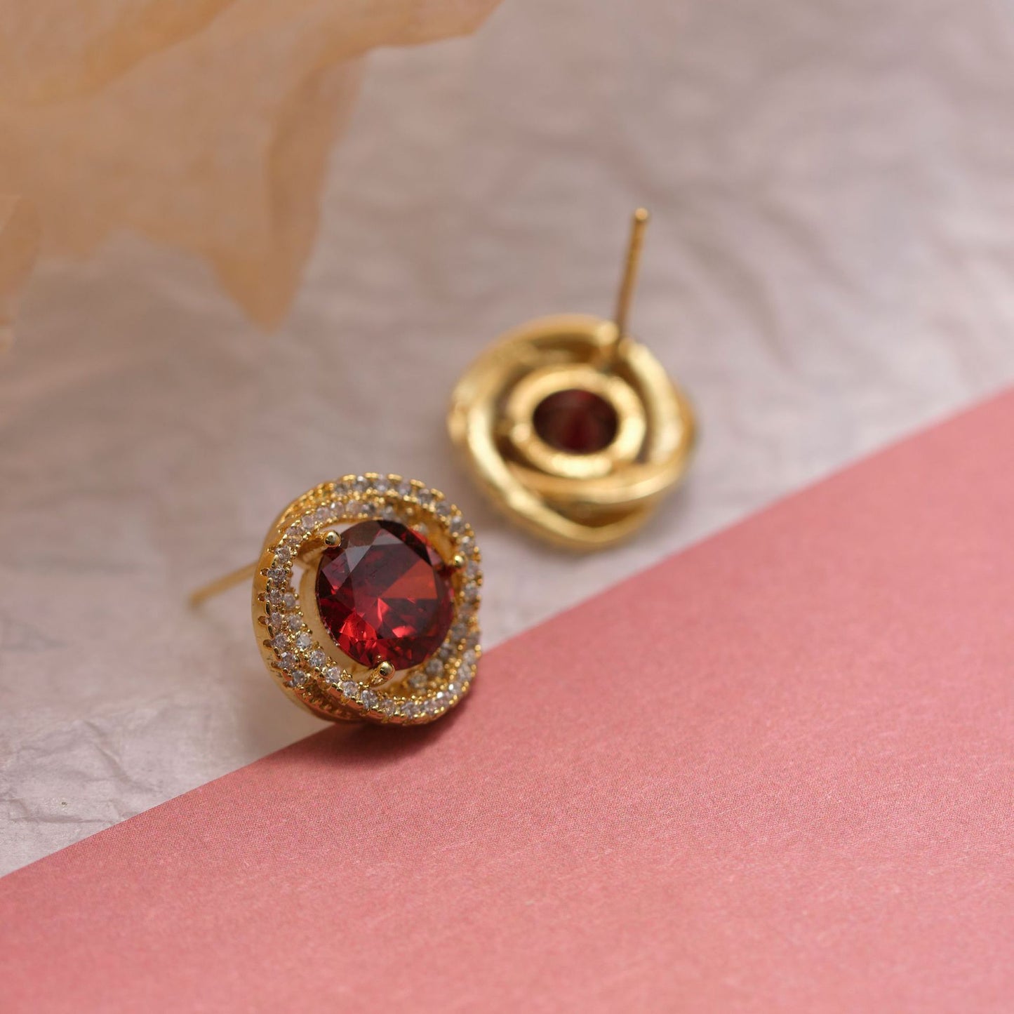 Shining Banquet High Sense Show White Wine Earrings