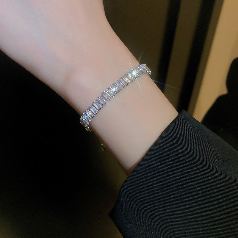 Women's Korean Geometric Round Zircon Light Luxury High-grade Stylish Simple Bracelets