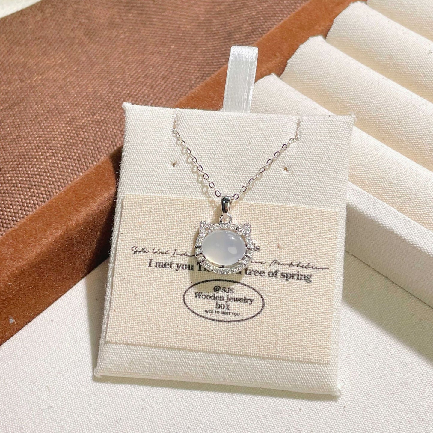 Sier Inlaid Natural Chalcedony Cat Female Chinese Zircon Clavicle Necklace
