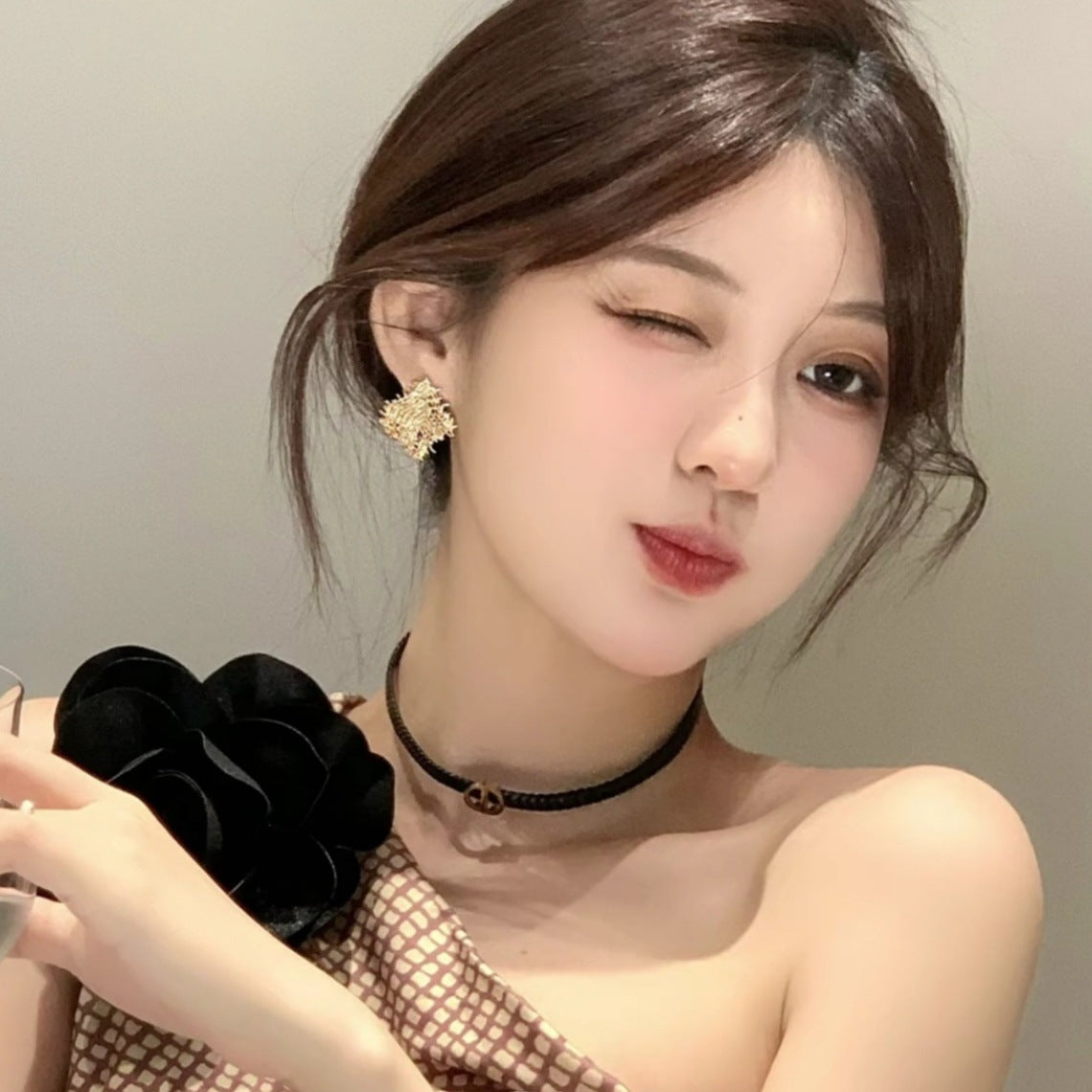 Women's Gold Rhombic Ear Fashionable Temperamental Modified Earrings