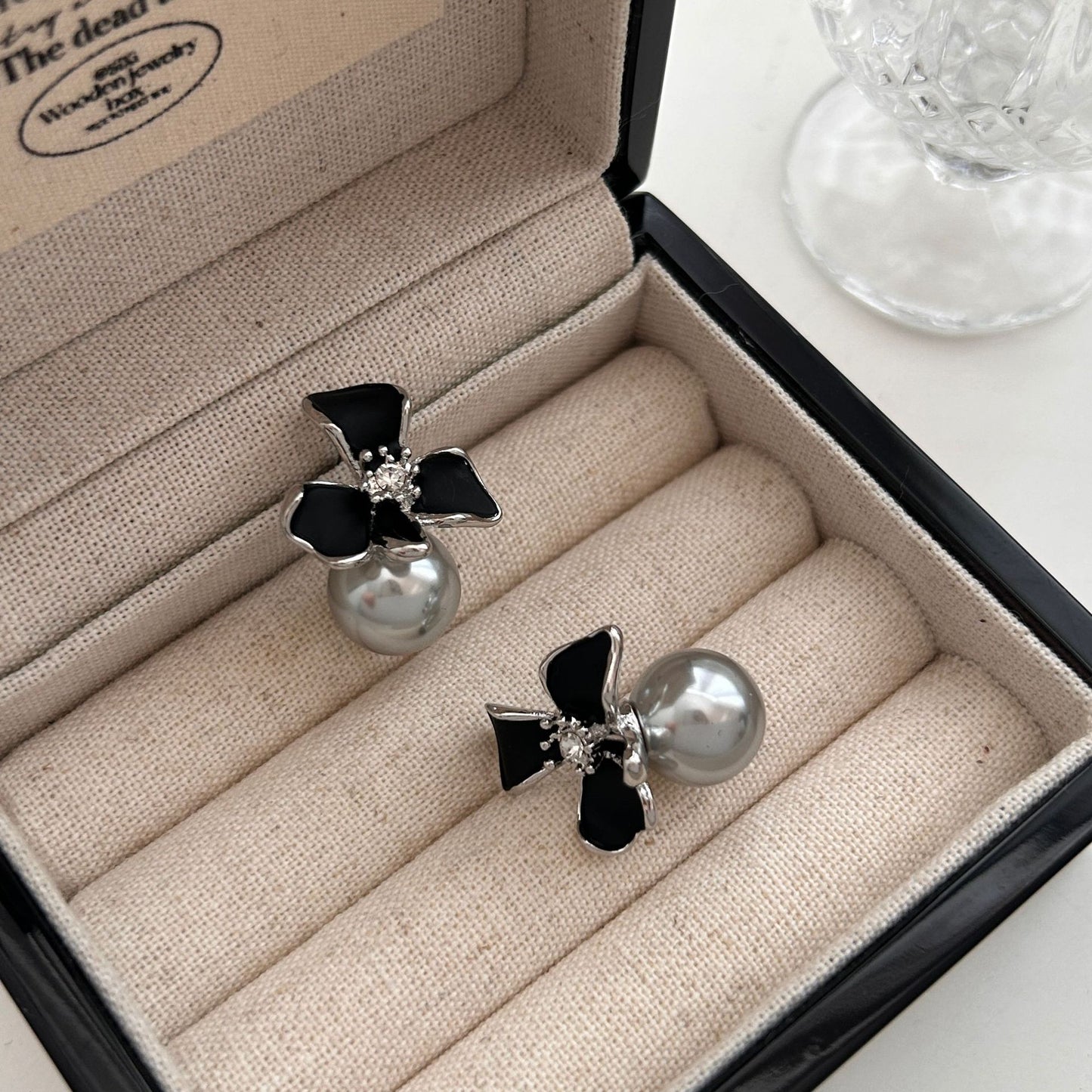Sier Needle French Style Black Flower-de-luce Gray Bead Winter Versatile Stud Earrings