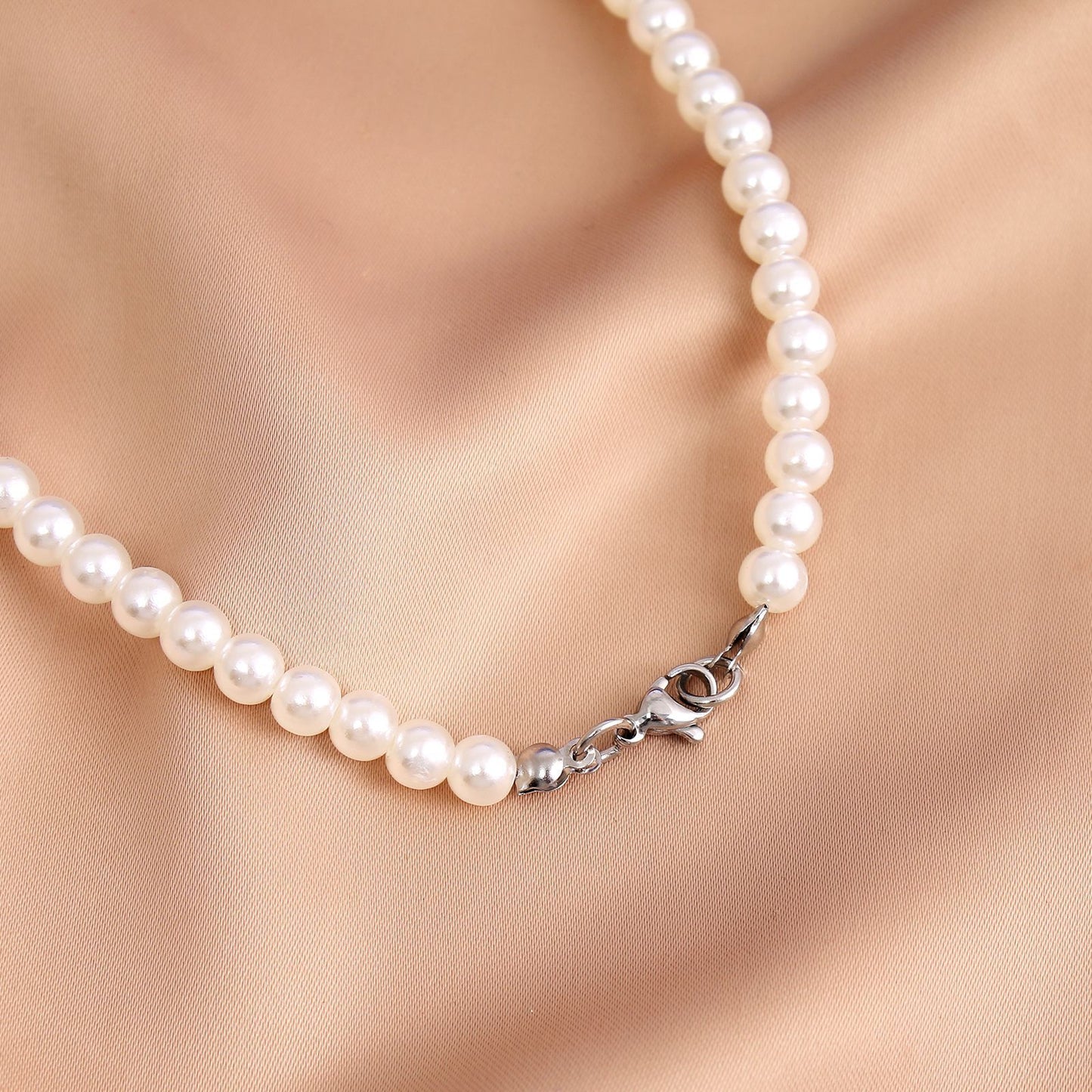 Women's Simple Imitation Freshwater Pearl Clavicle Chain Necklaces