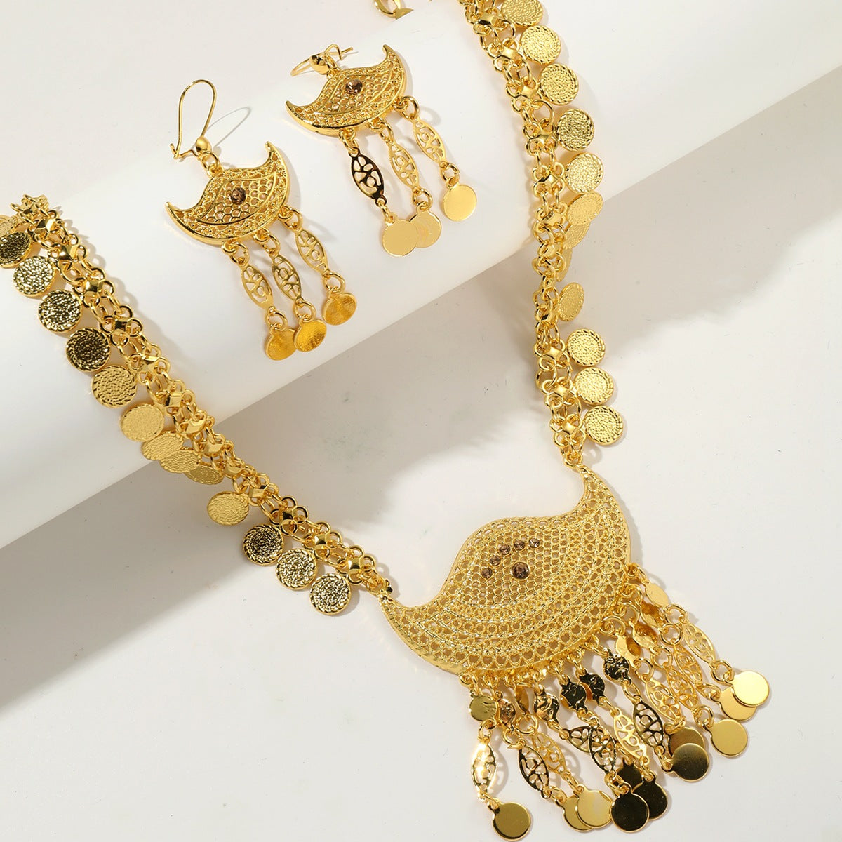 Women's Fashionable Golden Alloy Hollow Coin Tassel Jewelry Set