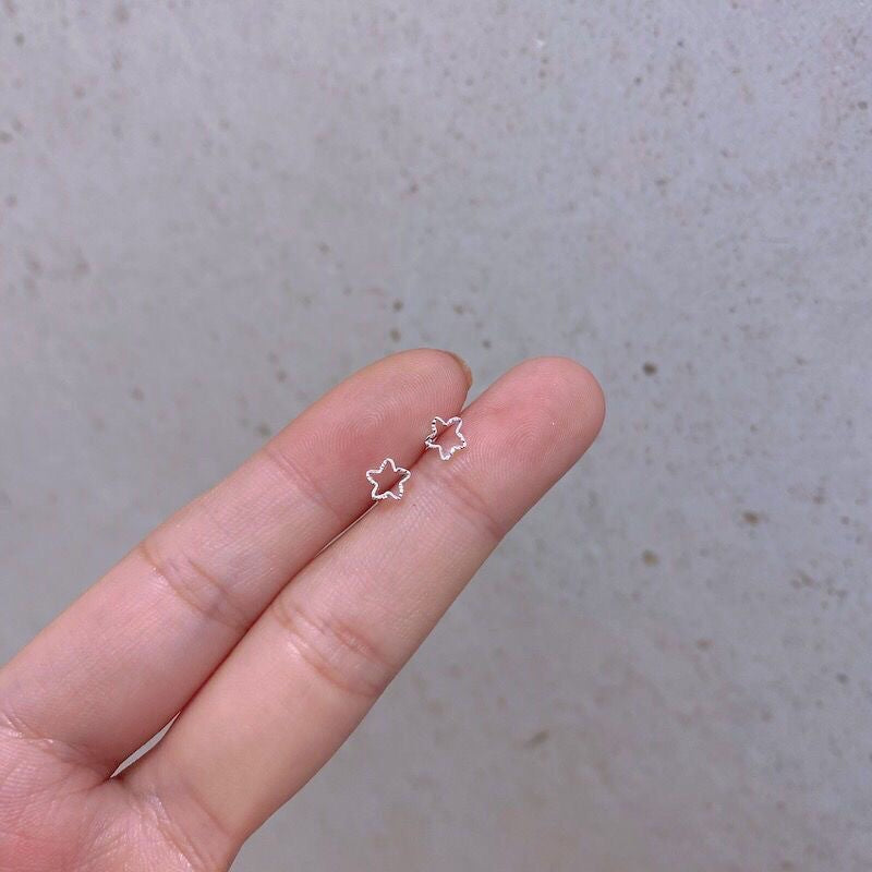 Women's Korean Fashionable Simple Geometric Small Mini Earrings