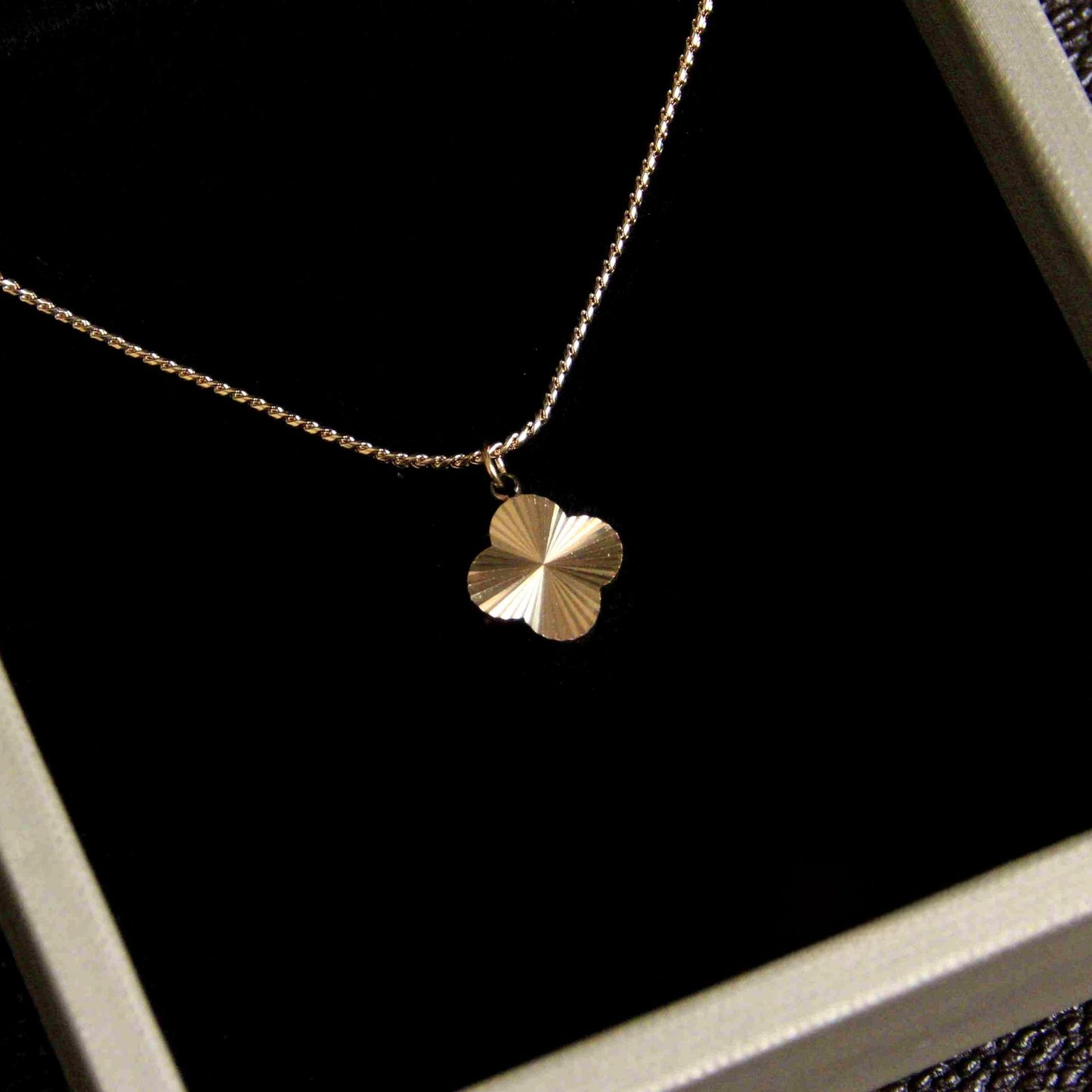 Batch Flower Clover Female Affordable Luxury Necklace