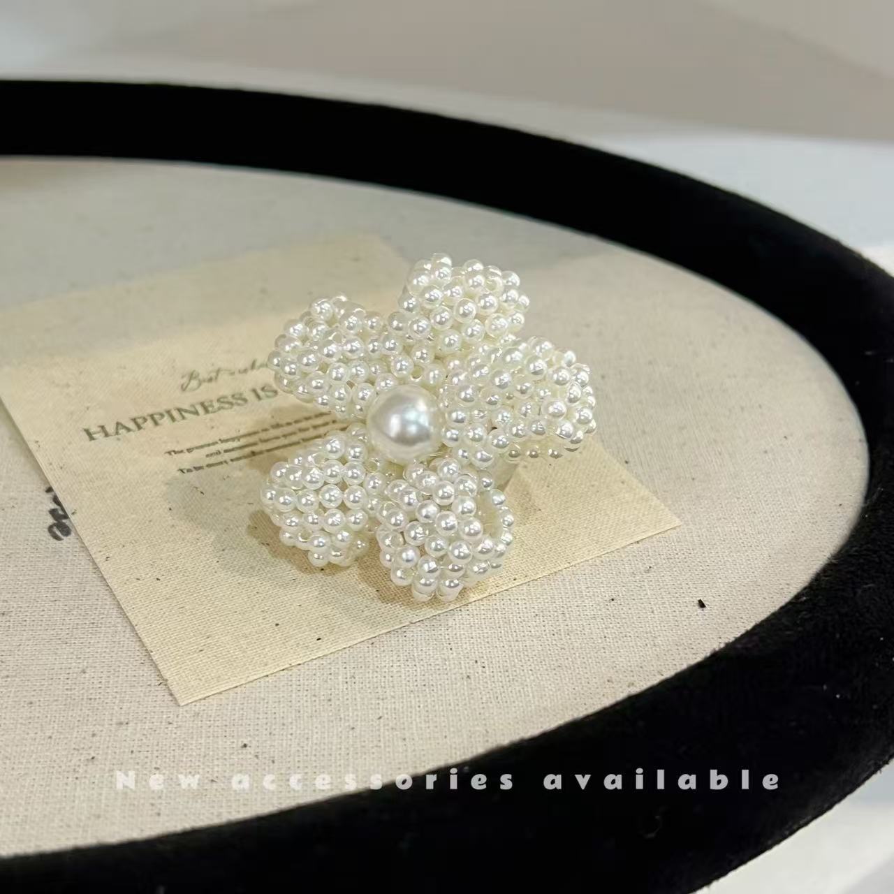Artistic Milky White Rice Grain Pearl Flower Niche Gentle Hand-woven Necklace