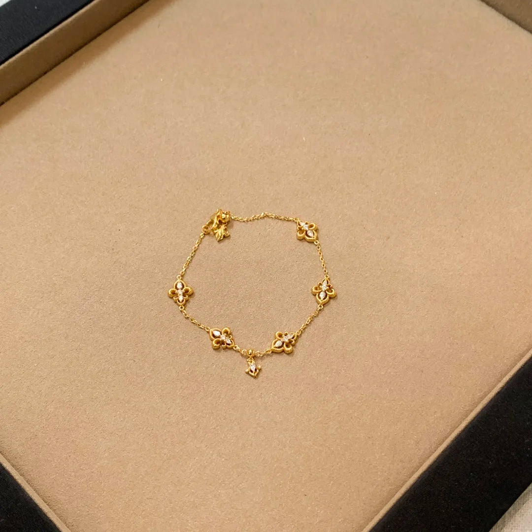 French Vintage Flower-de-luce Temperament Wild Pork Necklaces