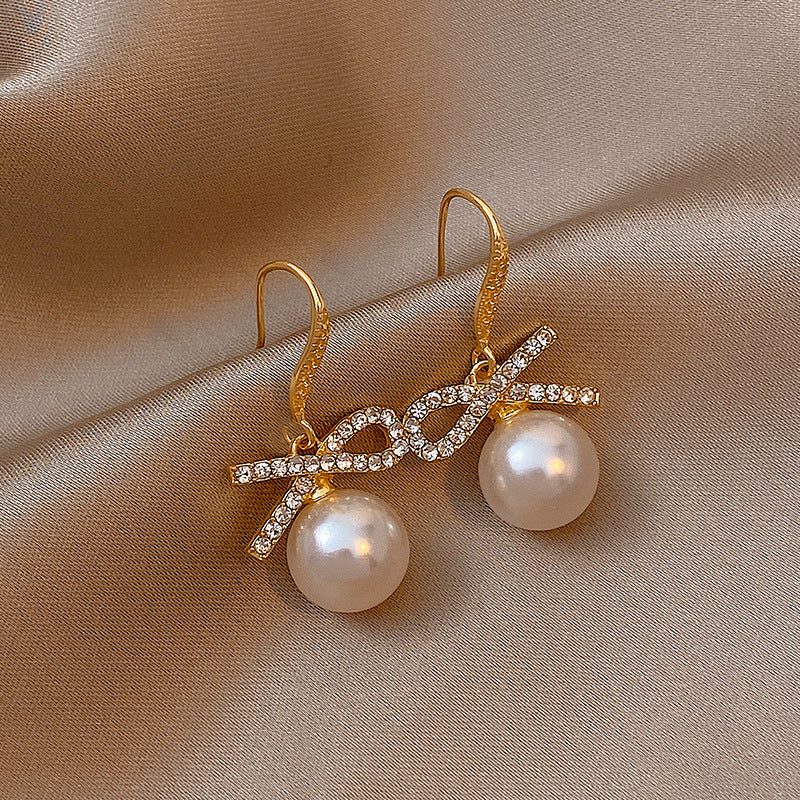 Women's Pearl Elegant High-grade White Ear Clip Earrings