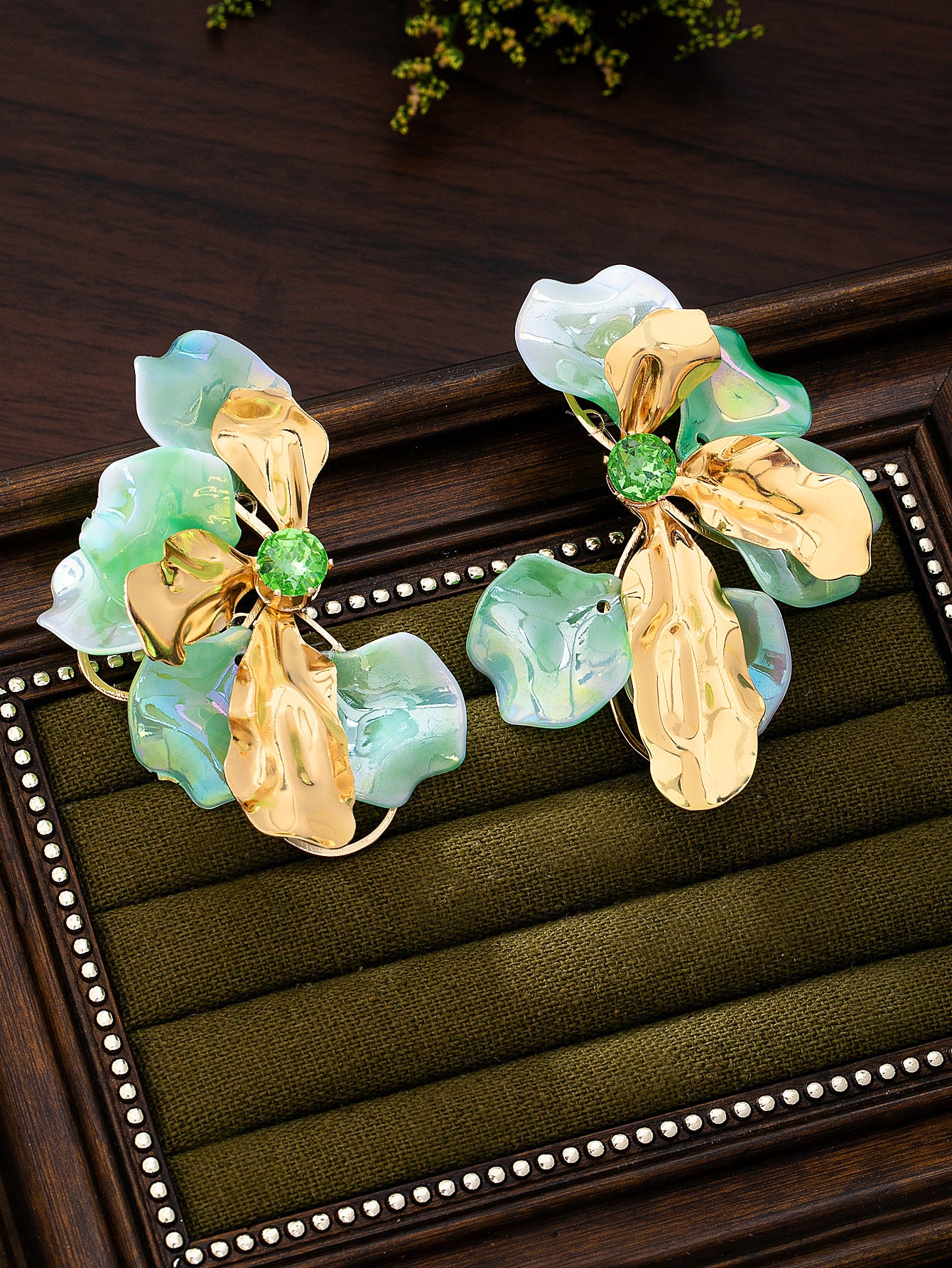Metal Bow Magic Color Light Luxury Zircon Embellishment Earrings