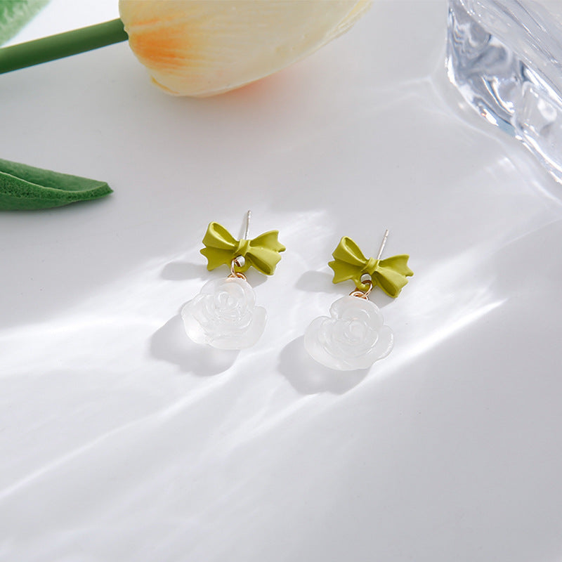 Women's Fresh Green Fashion Ear Pearl Niche Earrings