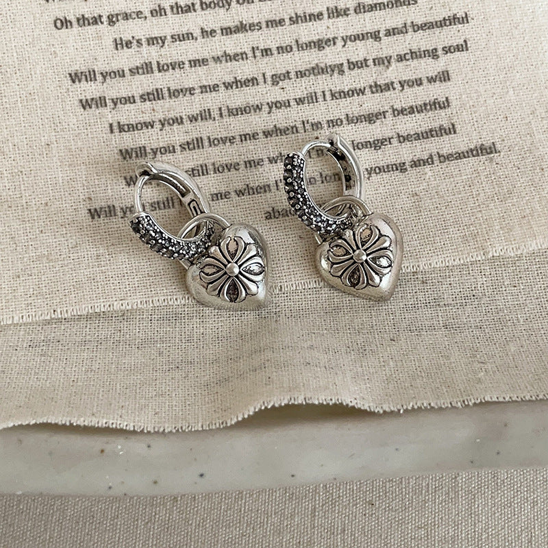 Women's Retro Distressed Flower-de-luce Heart Unique Personality Minority Fashion Trendy Commuting Earrings