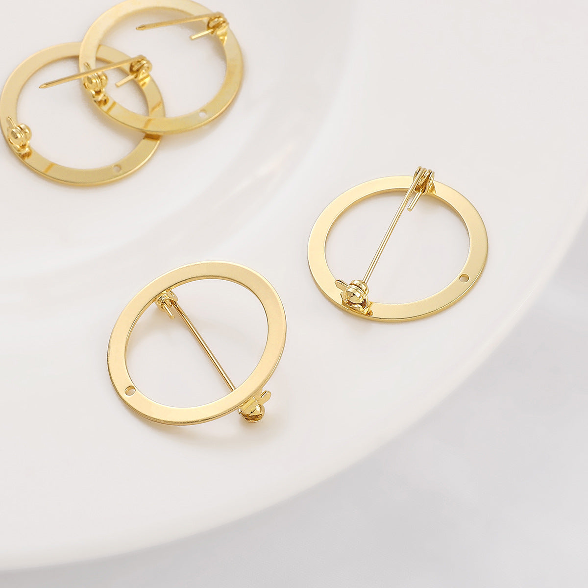 Retaining Gilded Hollow Toroidal Safety Brooch Handmade Garland Jewelry Accessories