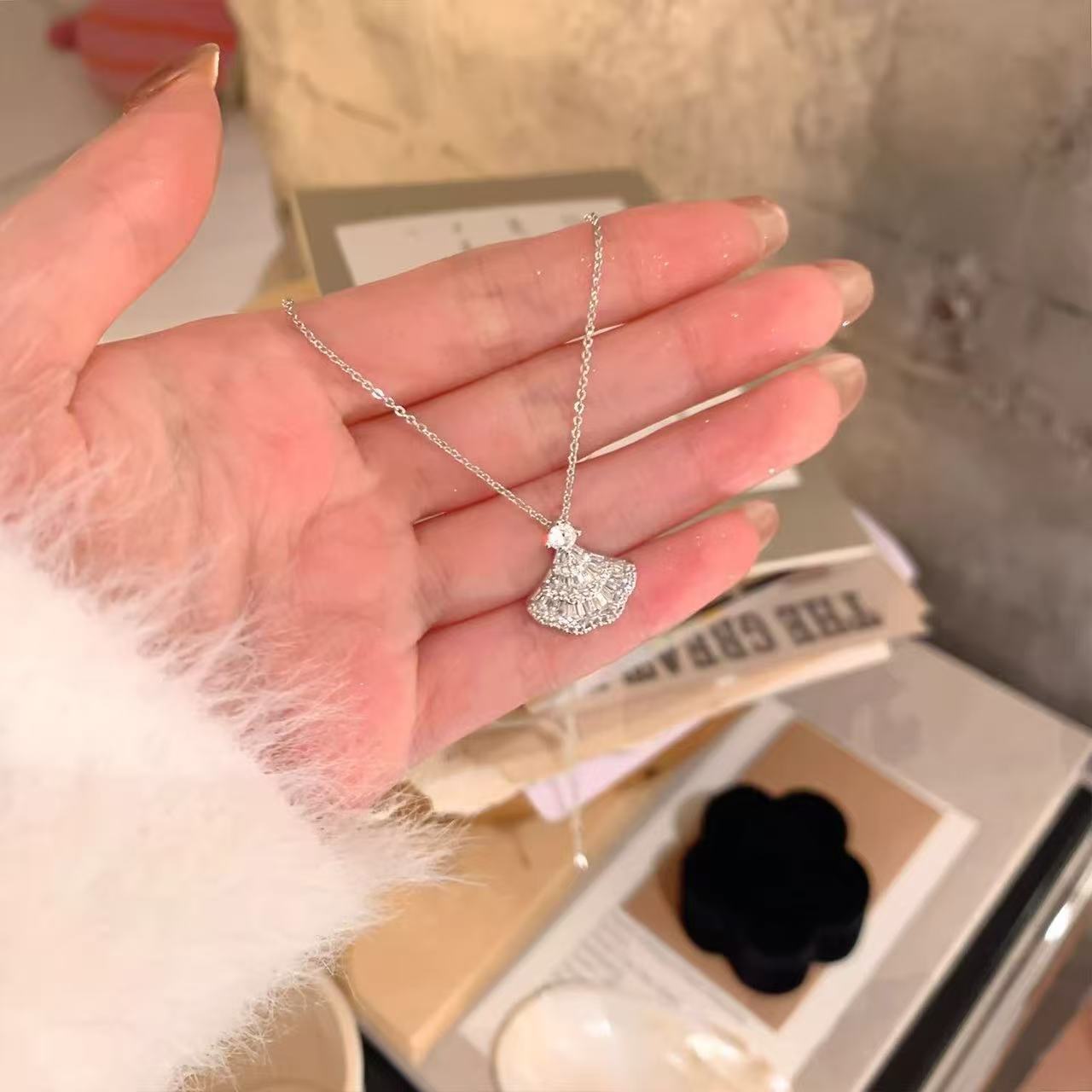 Women's Ginkgo Leaf Fan-shaped Skirt For Light Luxury Necklaces