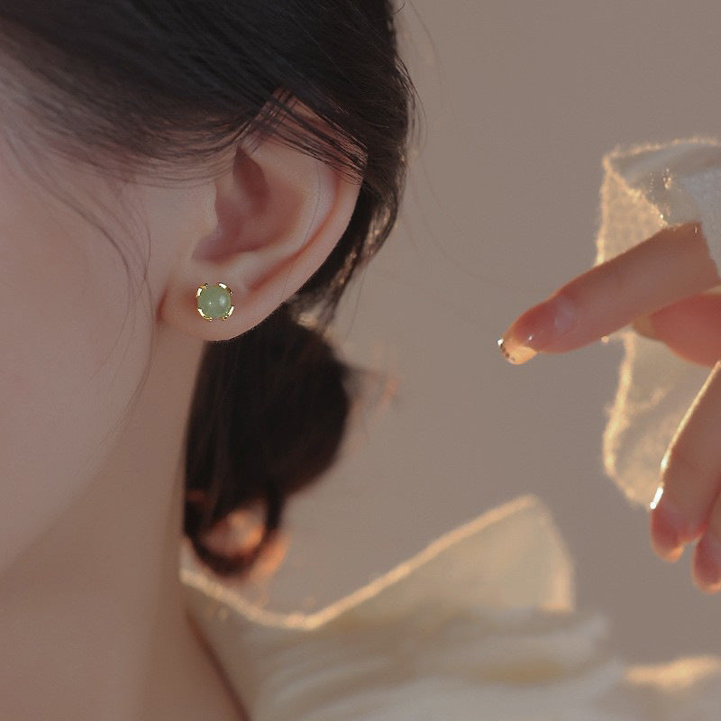 Women's Light Luxury Minority High-grade Retro Design Stud Earrings