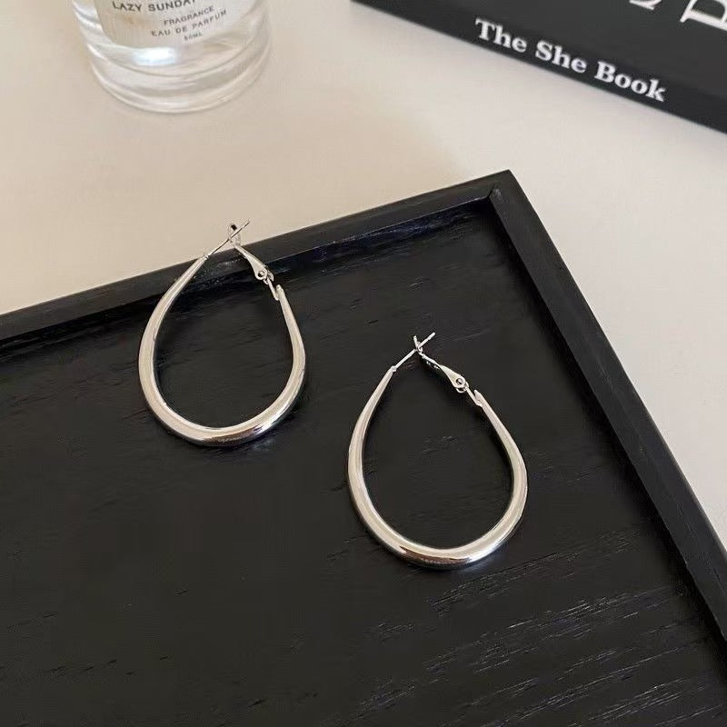 Women's High-grade Elegant Circle Eardrop Exaggerated Simple Eardrops Cold Style Slim Earrings