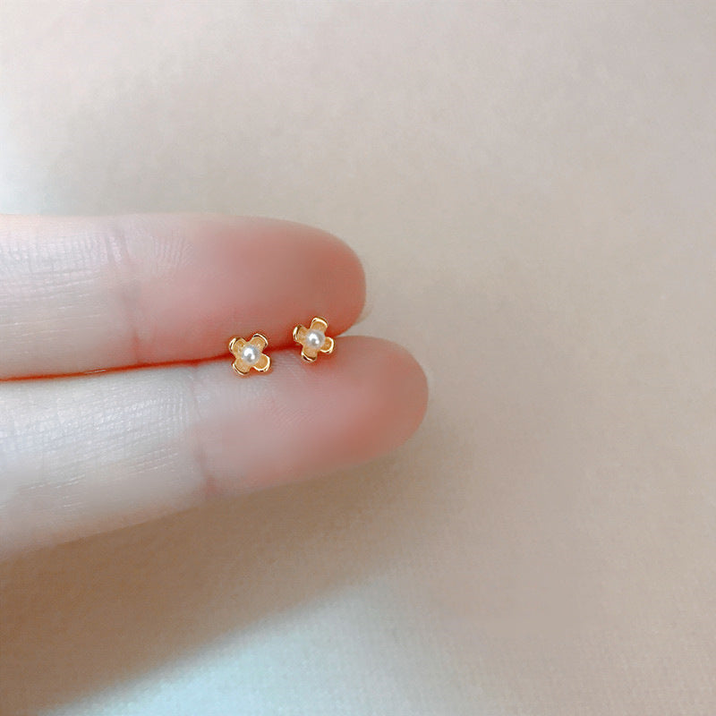 Women's Pearl Flower Simple Small Fashion Mini Gold Ear Rings