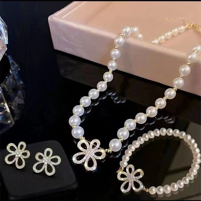 Full Diamond Five Petal Flower Imitation Pearl Love Heart Flowers Necklaces