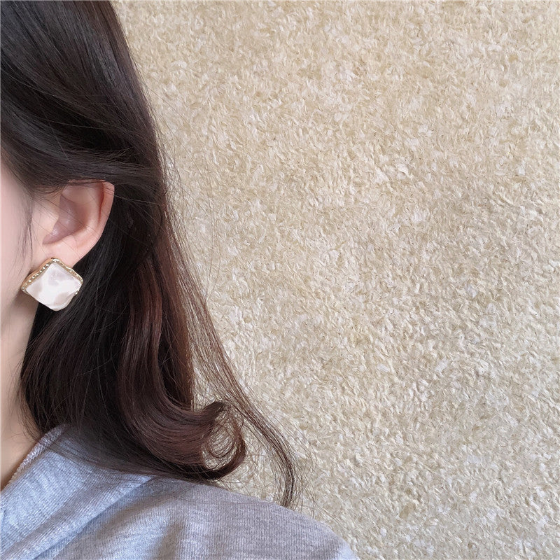 Sier Needle Simple Graceful Geometric Square Button Female Retro Light Stud Earrings