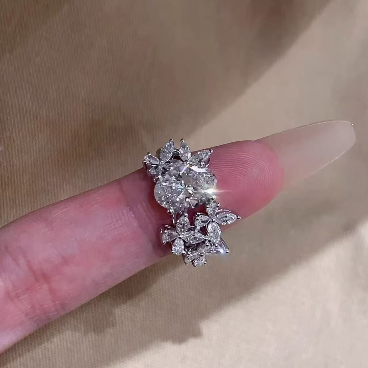 Flower Cluster Female Flash Light Luxury Rings