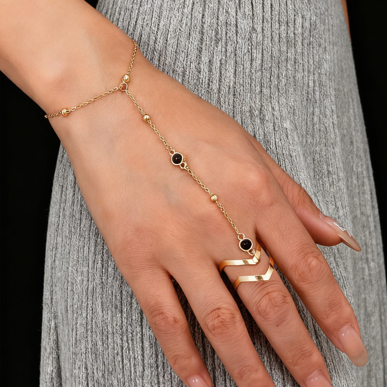 Elegant Chain Integrated Double V Golden Rings