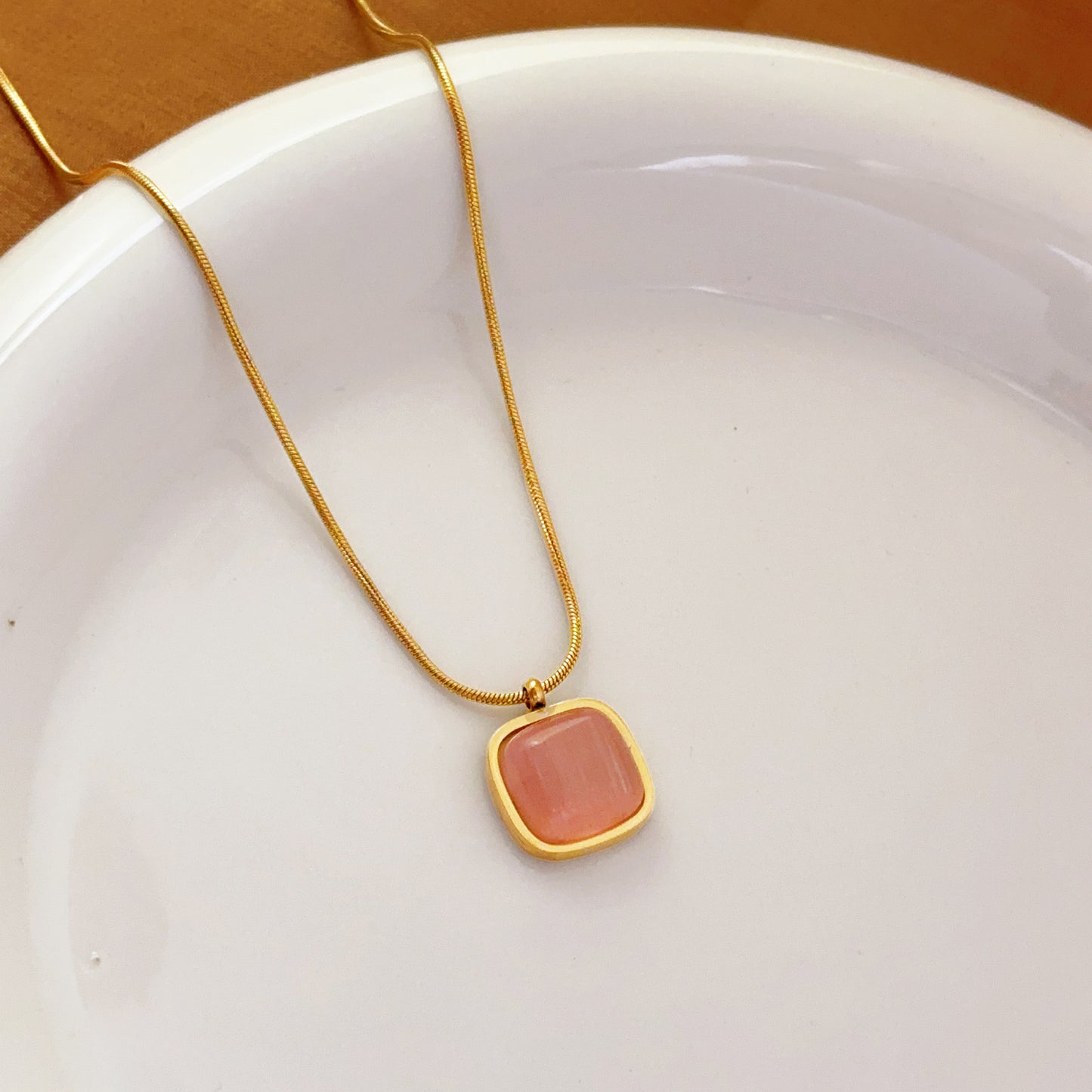 Women's Sugar Irregular Plate Light Luxury Fashion Temperament Clavicle Chain Necklaces