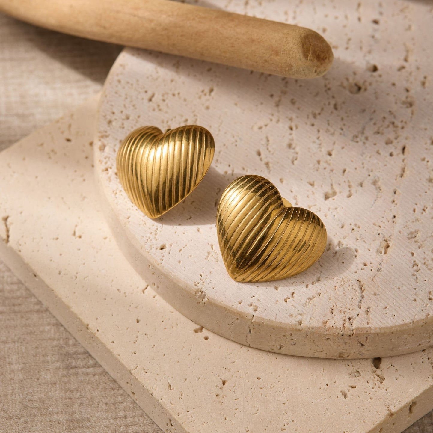Style Heart-shaped Striped Line Design Casual Fashion Stud Earrings