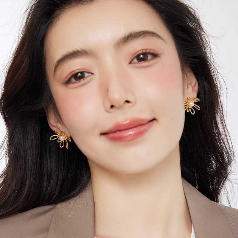 Hollow Out Flower Pearl Female Light Luxury Minority Design Stud Earrings