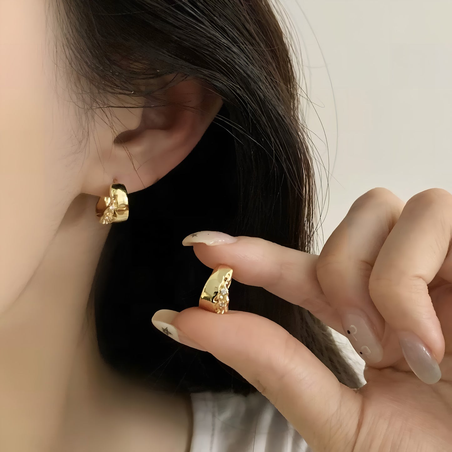 Women's French Style Hoop Design Simple Earclip Stud Earrings