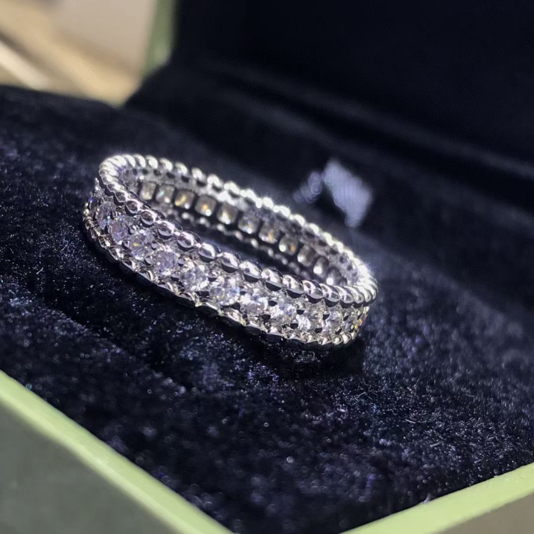 Clover Single Row Full Diamond Live Broadcast Ring