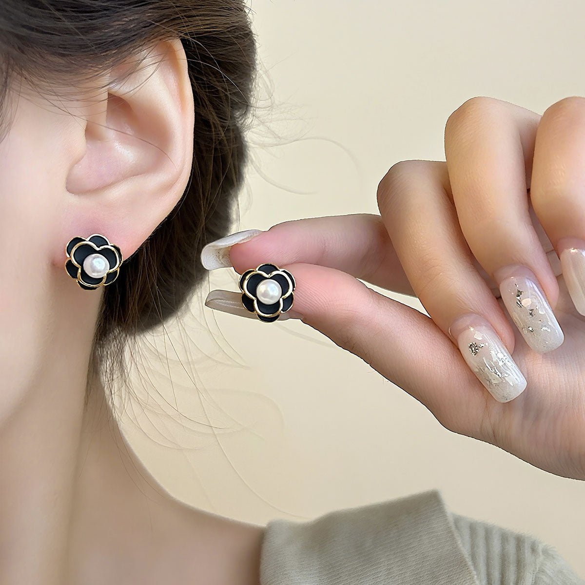 Women's Light Luxury Pearl French Retro High Stud Earrings